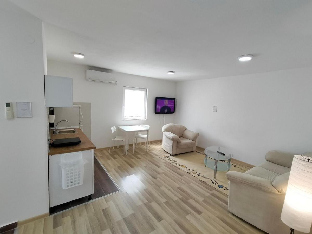 A1 - Airport Belgrade Apartment Bagian luar foto